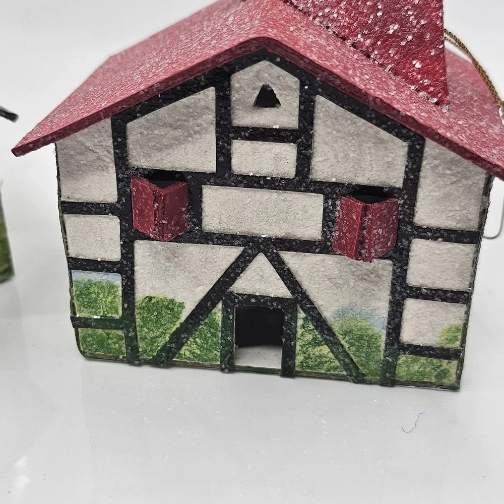 Paper House houses eyelets